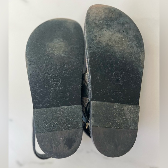 Rare Chanel dad Sandals - Picture 5 of 5